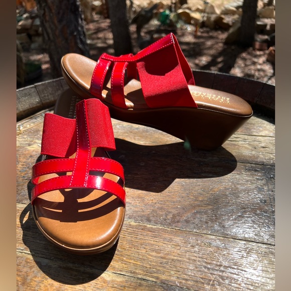 Italian Shoemakers Red Wedge Slip On Sandals Italy - Picture 4 of 7